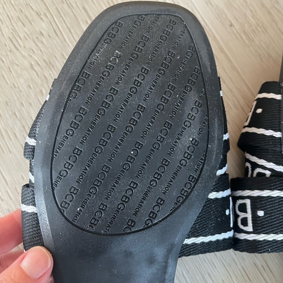 BCBGeneration BCBG Krista Black White Krista Logo Flat Sandals Slides Size 8 - Picture 5 of 6